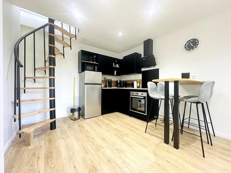 Jungle Appartement Avec Terrasse Laon Zewnętrze zdjęcie